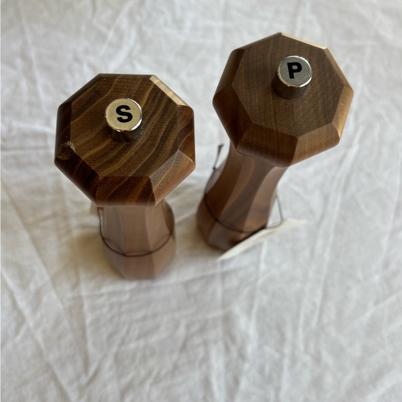 Williams Sonoma Walnut Salt and Pepper Shakers - Picture 7 of 7